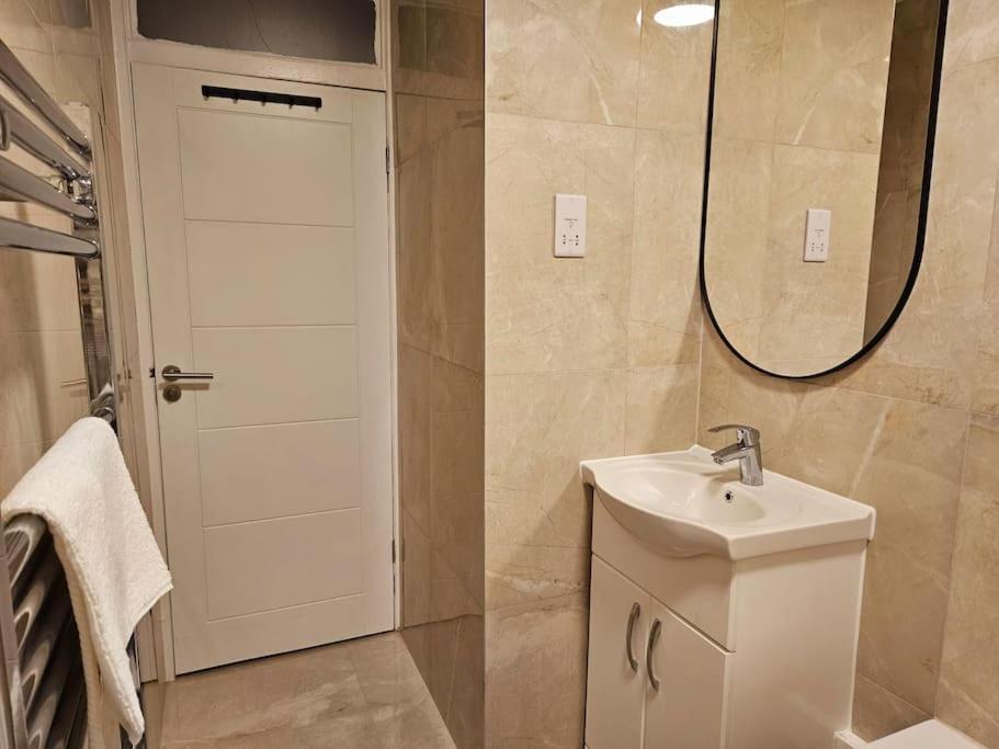 Wonderful Apartment In Wembley London Ngoại thất bức ảnh