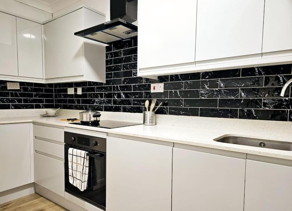 Wonderful Apartment In Wembley London Ngoại thất bức ảnh