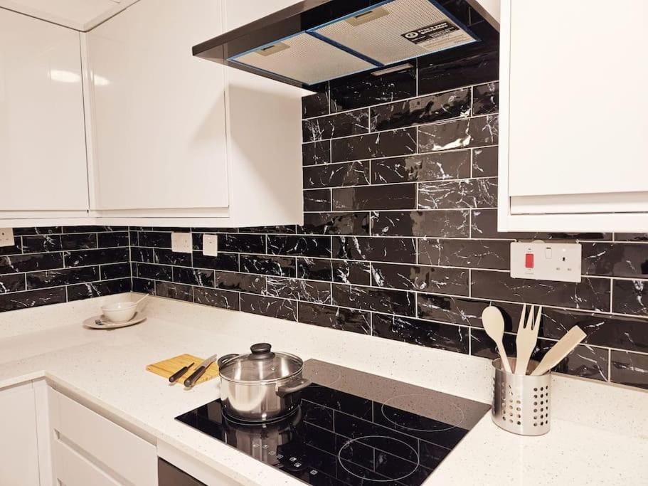 Wonderful Apartment In Wembley London Ngoại thất bức ảnh